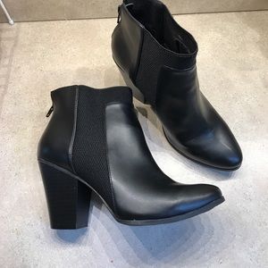 Black leather and material zip up booties 💕